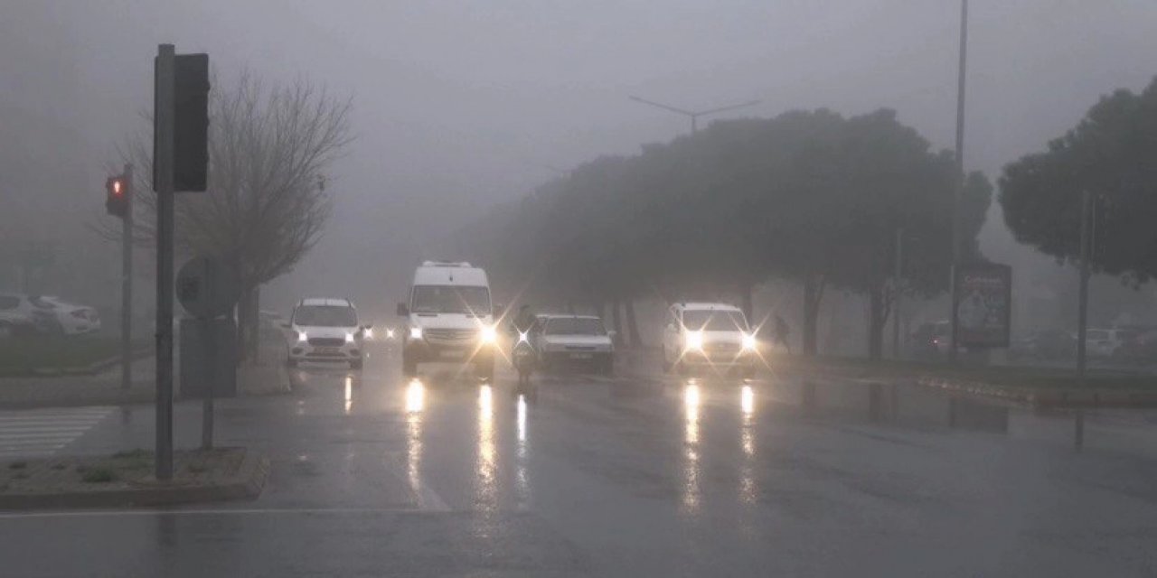 Yoğun sis yollarda trafik akışını etkiledi
