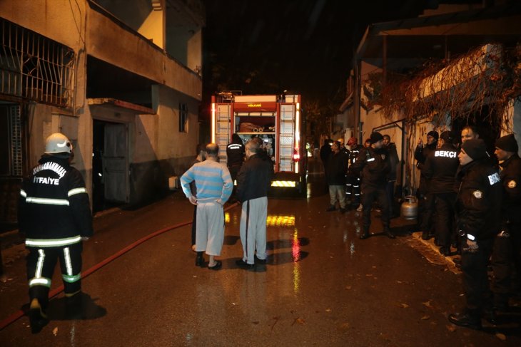 Yangında mahsur kalan 3'ü çocuk, ikisi hamile 7 kişi kurtarıldı