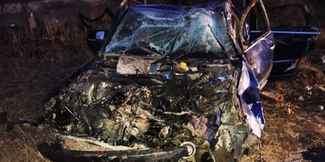 Otomobil şarampole devrildi: 2 ölü, 3 yaralı