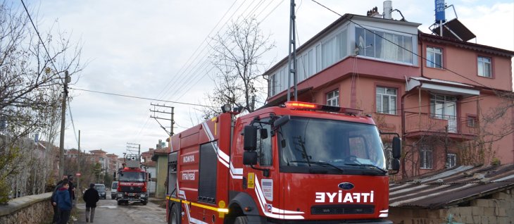Konya’da ev yangını! Dumandan etkilenen 4 kişi hastaneye kaldırıldı