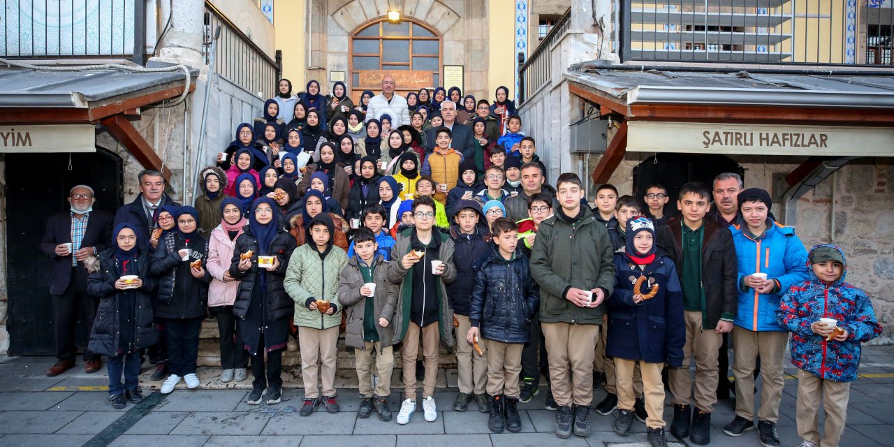 Başkan Kavuş sabah namazında ortaokul öğrencileriyle buluştu