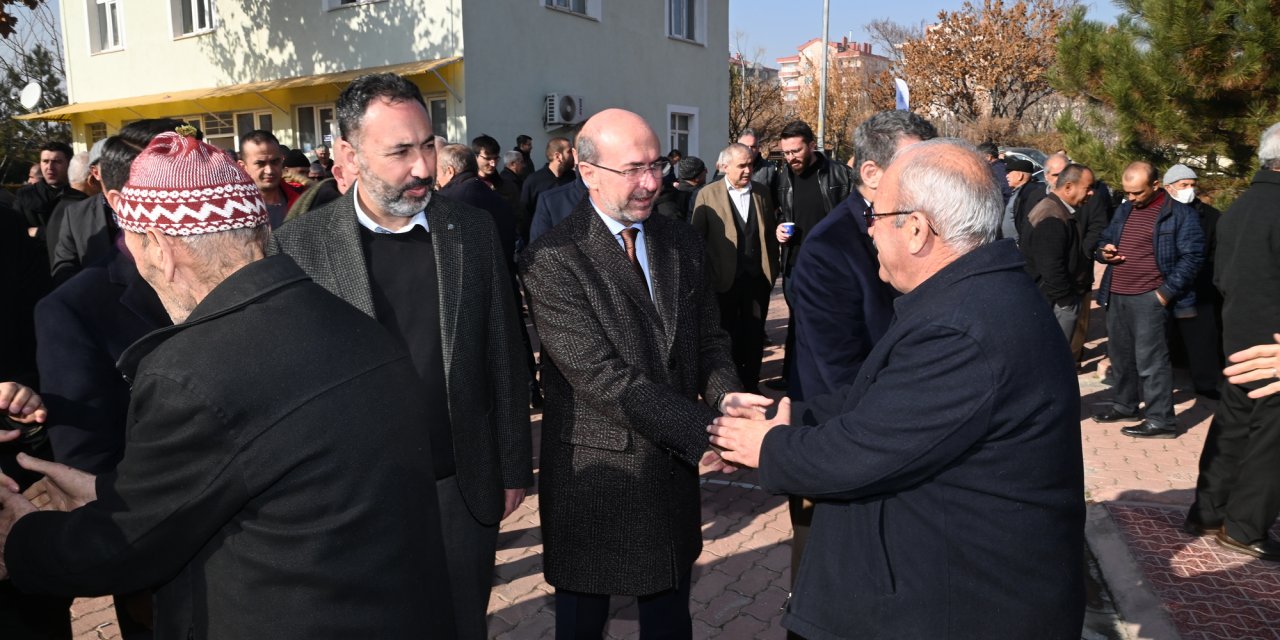 Başkan Pekyatırmacı, 2022 yılının son Cuma namazını Hz. Ali Camii’nde kıldı