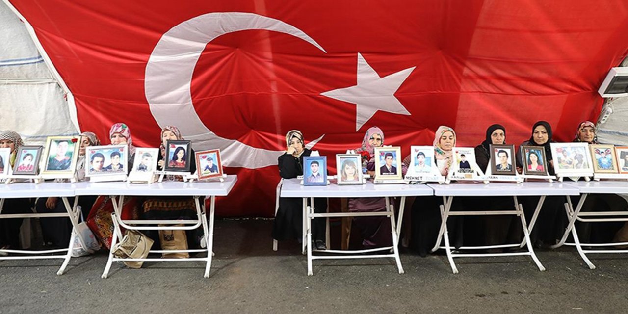 Diyarbakır anneleri, 2023'ün ilk gününde evlatları için nöbet tuttu