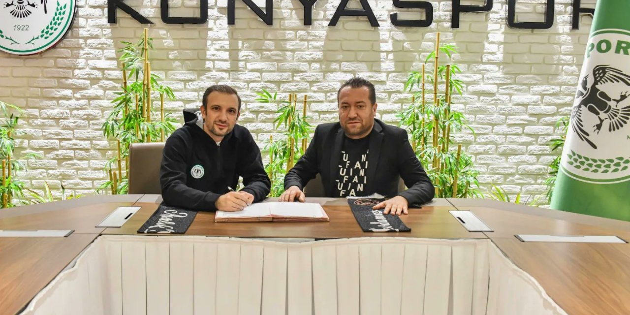Konyaspor yeni hocasıyla sözleşme imzaladı