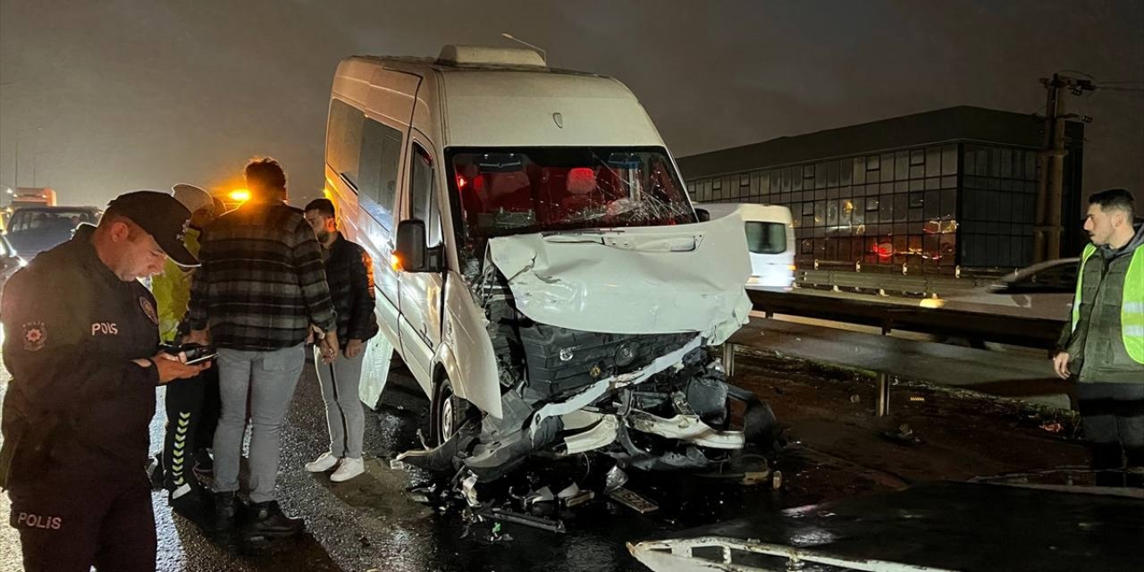 Zincirleme kaza: 9 araç birbirine girdi