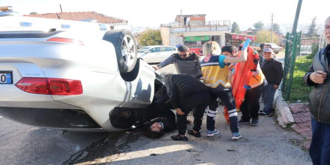 Sürücü adayı genç kız kaza yaptı, eğitmen olay yerinden kaçtı