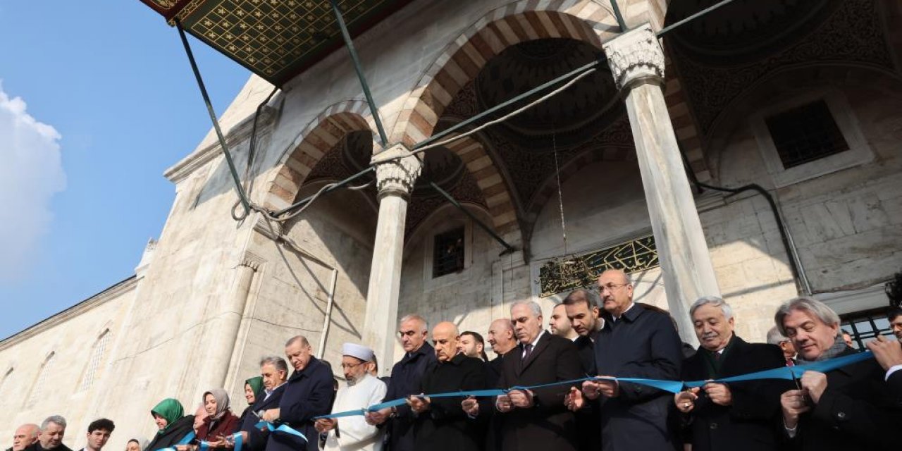 Cumhurbaşkanı Erdoğan, restorasyonu tamamlanan 3.5 asırlık Yeni Cami’yi ibadete açtı