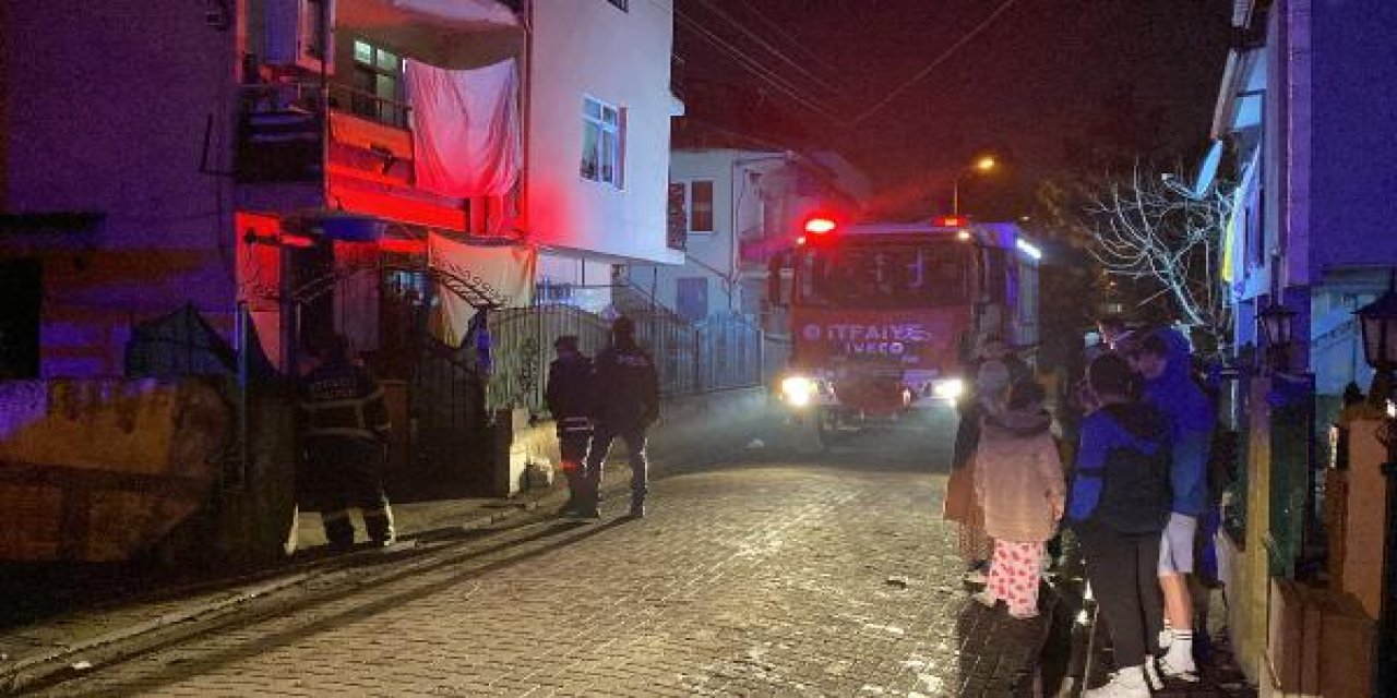 Ateşe dökülen yanıcı madde parladı, anne ve 2 çocuğu yaralandı