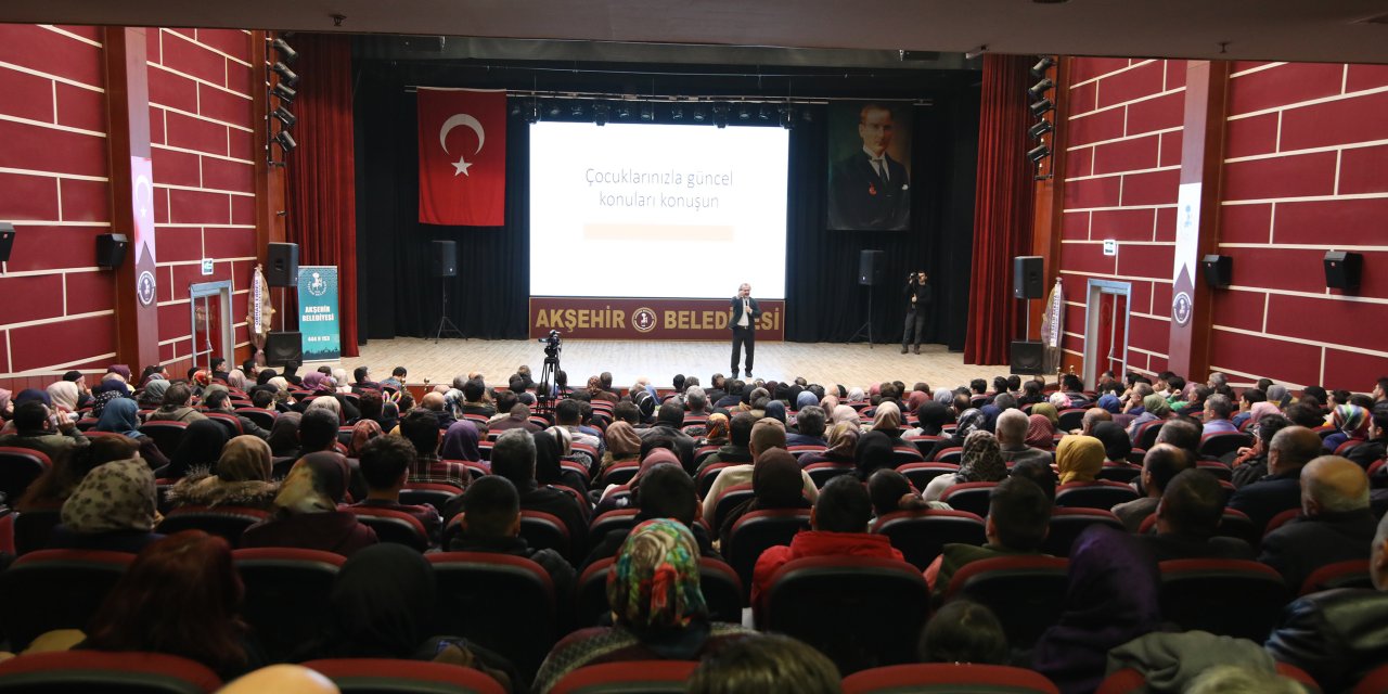 Konya’da Şehir Konferansları ünlü isimleri ilçedeki vatandaşlarla buluşturuyor