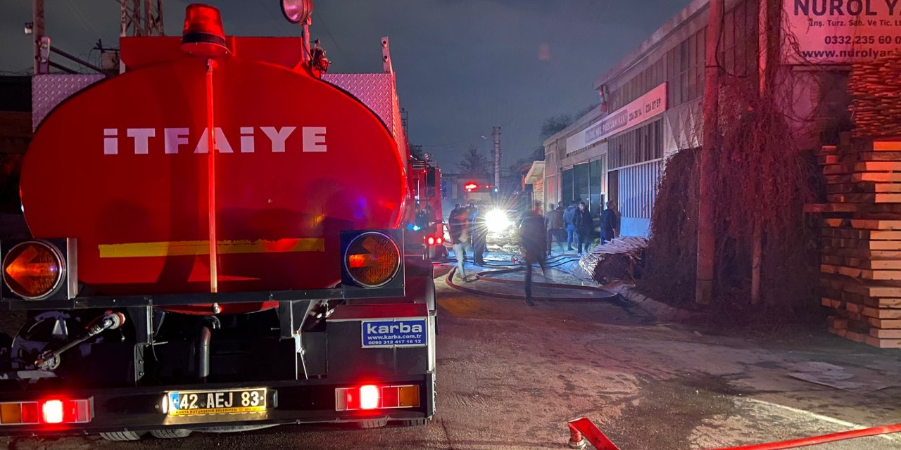 Son Dakika: Konya’da mobilya atölyesinde yangın çıktı