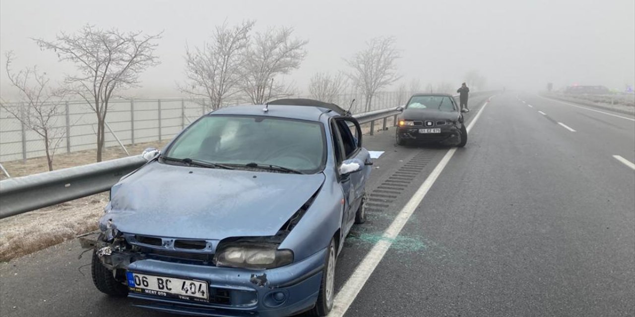 Konya'da sis kazaya neden oldu, yol kapandı