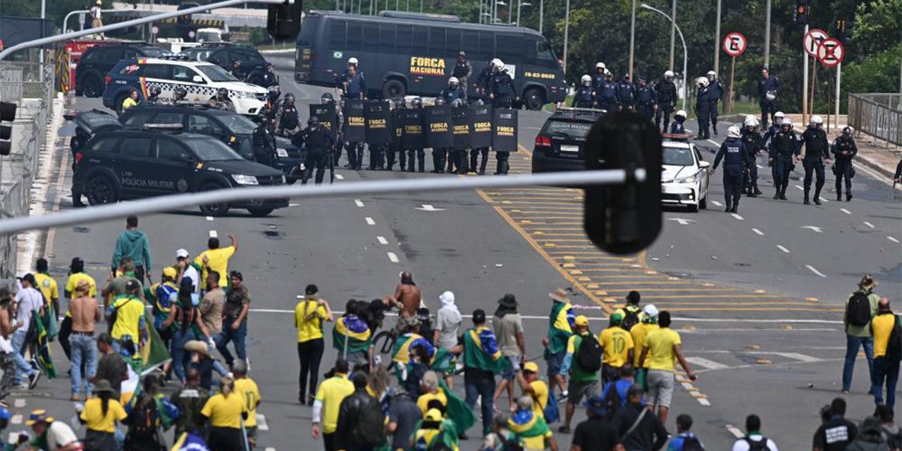 Brezilya'da Devlet Başkanlığı Sarayı'nı basan göstericilere müdahale edildi