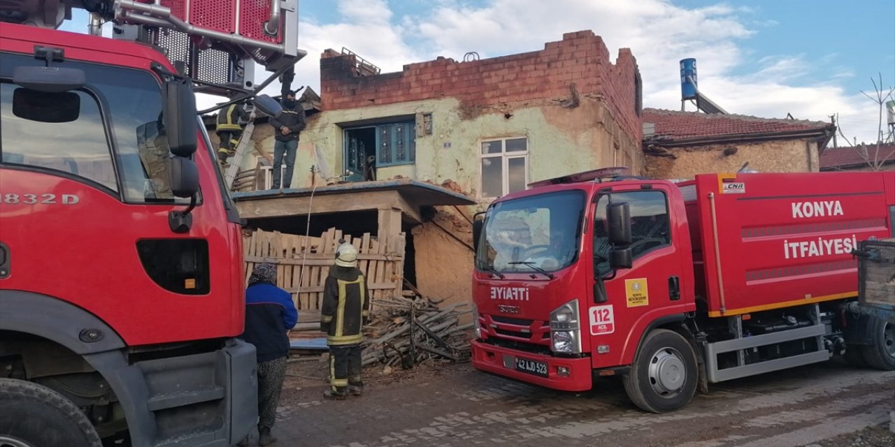 Konya’da muhtarın evi alevlere teslim oldu