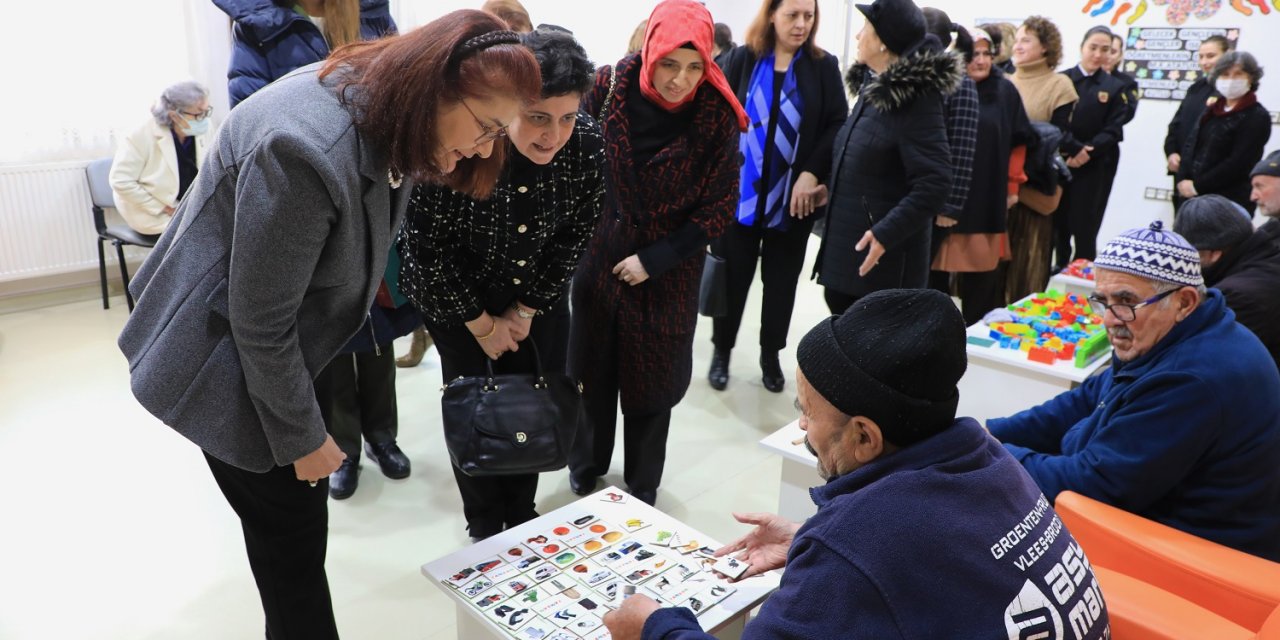 Konya protokolünün eşlerinden anlamlı ziyaret