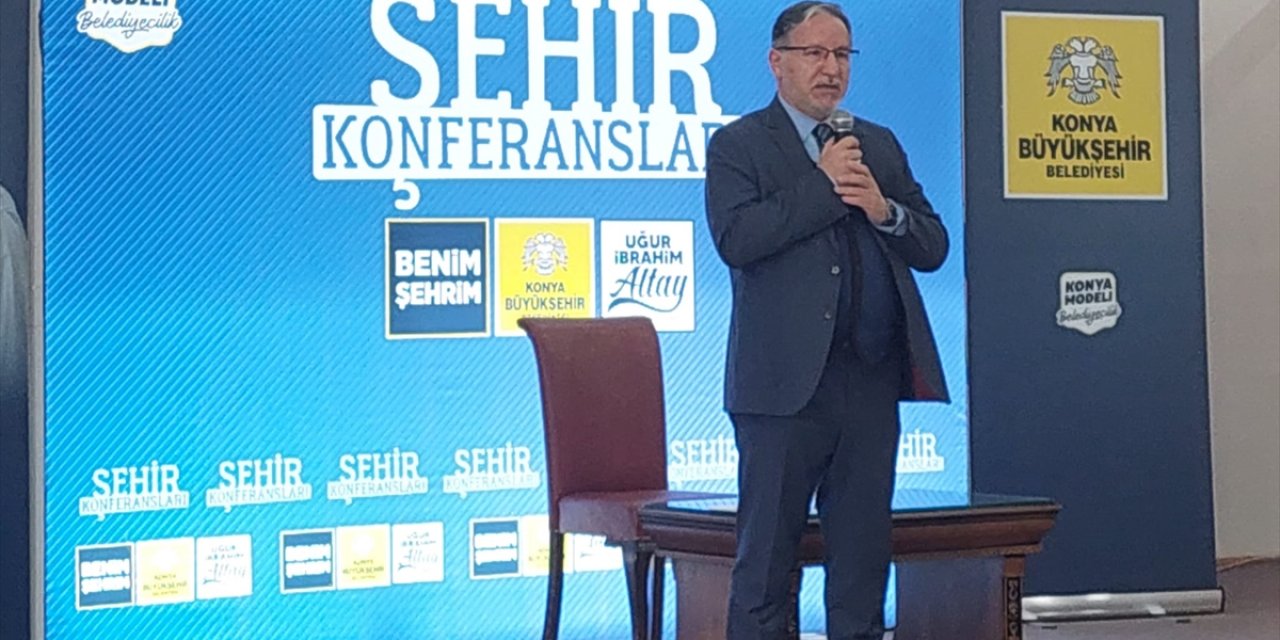 Ünlü ilahiyatçı Mustafa Karataş, Konya’da konferans gerçekleştirdi
