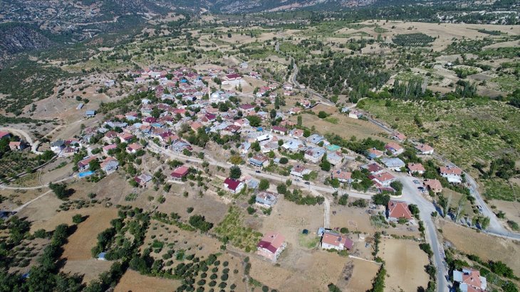 250 haneli mahalleden 500'ü aşkın öğretmen çıktı