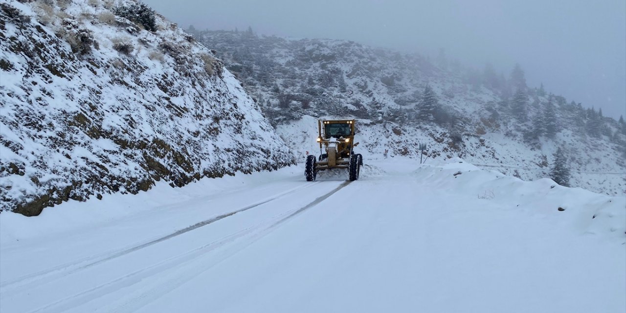 Kardan kapanan 186 mahalle yolu ulaşıma açıldı