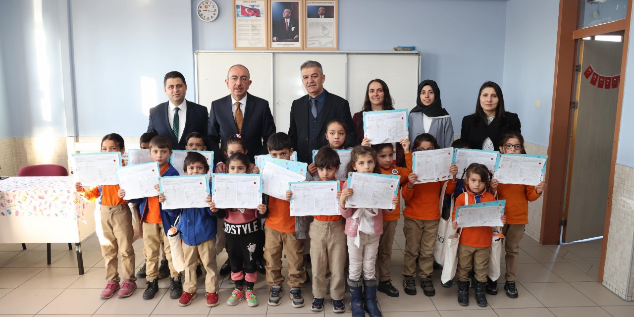 Başkan Kavuş, ilkokul öğrencilerinin karne sevincine ortak oldu