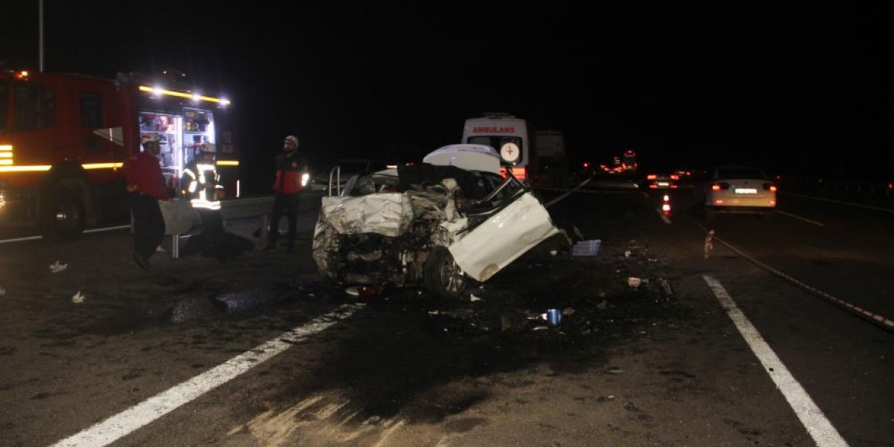 Feci kaza! Otomobil kurtarıcıya çarptı: 4 ölü