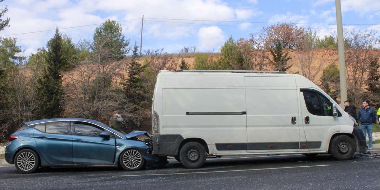 Zincirleme trafik kazası! 4 kişi yaralandı