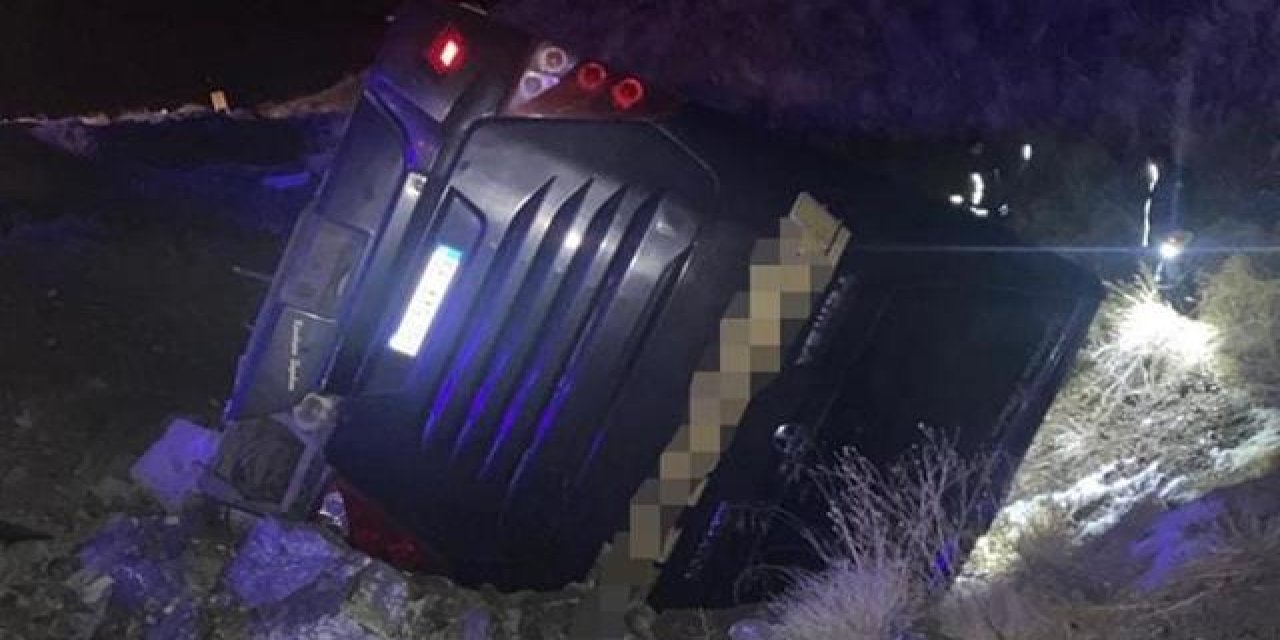 Yolcu otobüsü şarampole devrildi