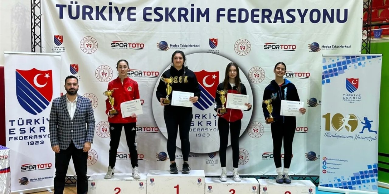 Konya'da Eskrimde Yıldızlar ve Gençler Epe Federasyon Kupası müsabakaları