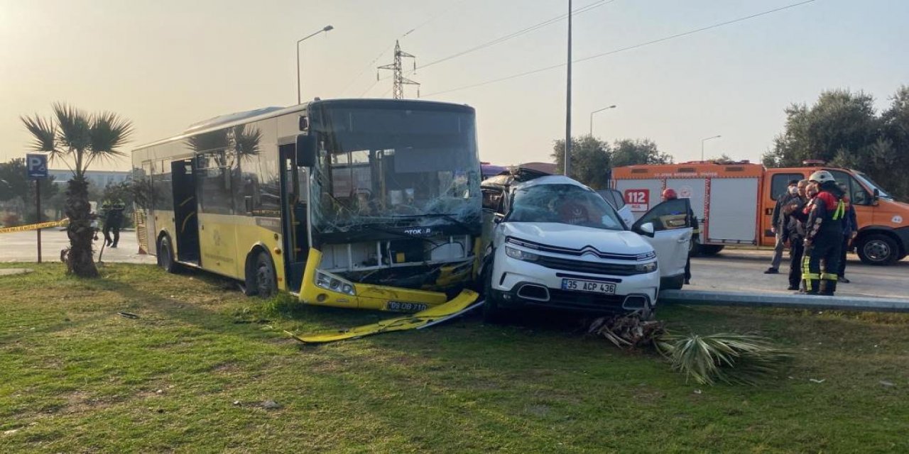 Belediye otobüsü ile otomobil çarpıştı: 1 ölü, 4 yaralı