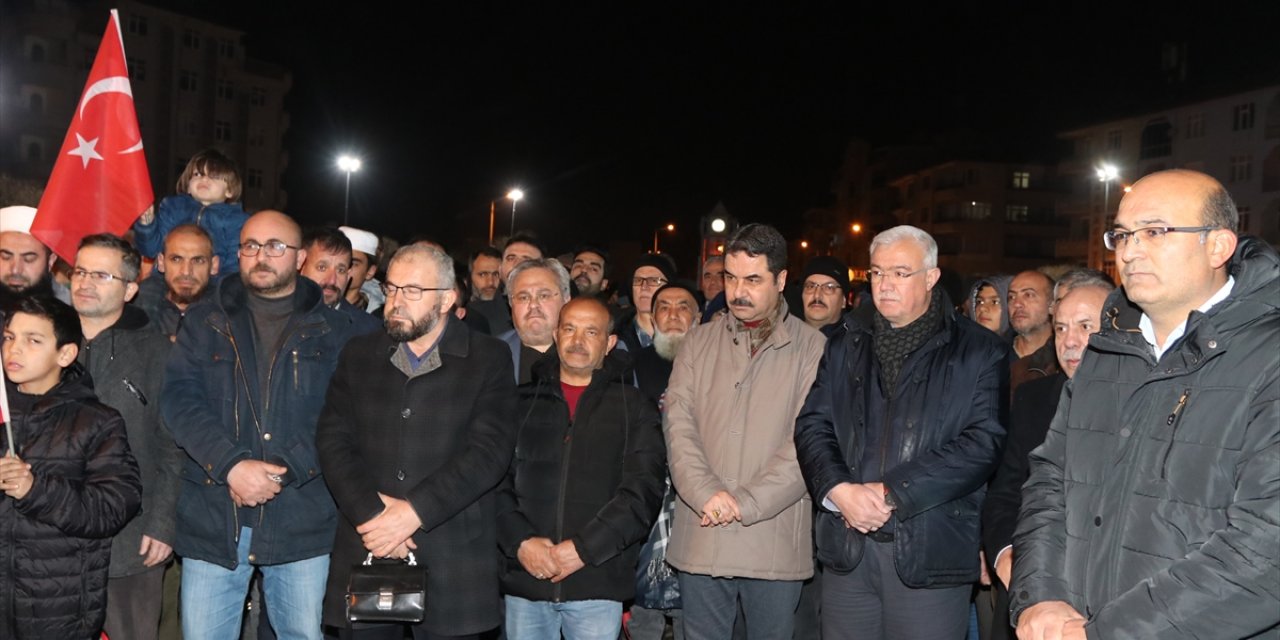 İsveç'te Kur'an-ı Kerim'in yakılması Karaman'da protesto edildi