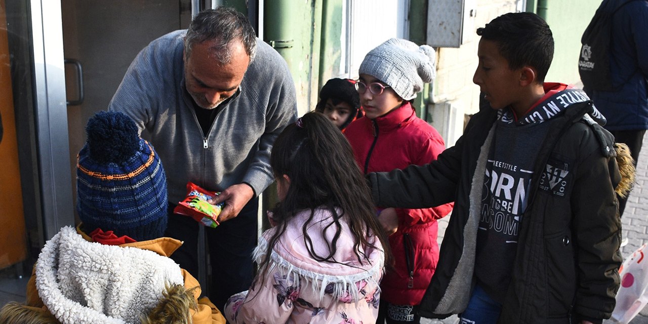 Konya’da şivlilik coşkusu! Çocuklar kapı kapı dolaşarak şekerleme topladı