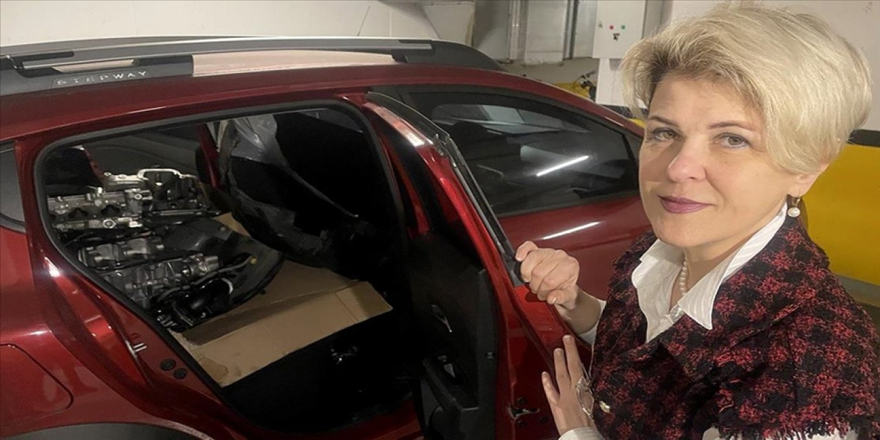 Sıfır aldığı arabayı servise götürdü, arka kapıyı açınca hayatının şokunu yaşadı