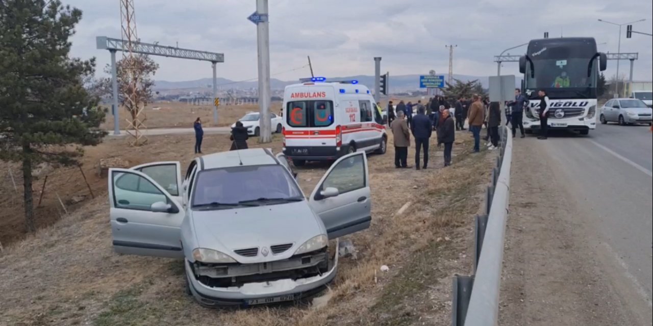 Yolcu otobüsü ile otomobil çarpıştı!