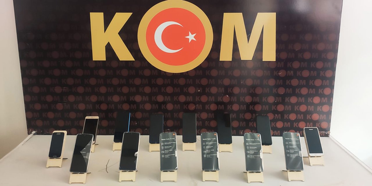 Konya’da kaçak telefon ve sigara operasyonu