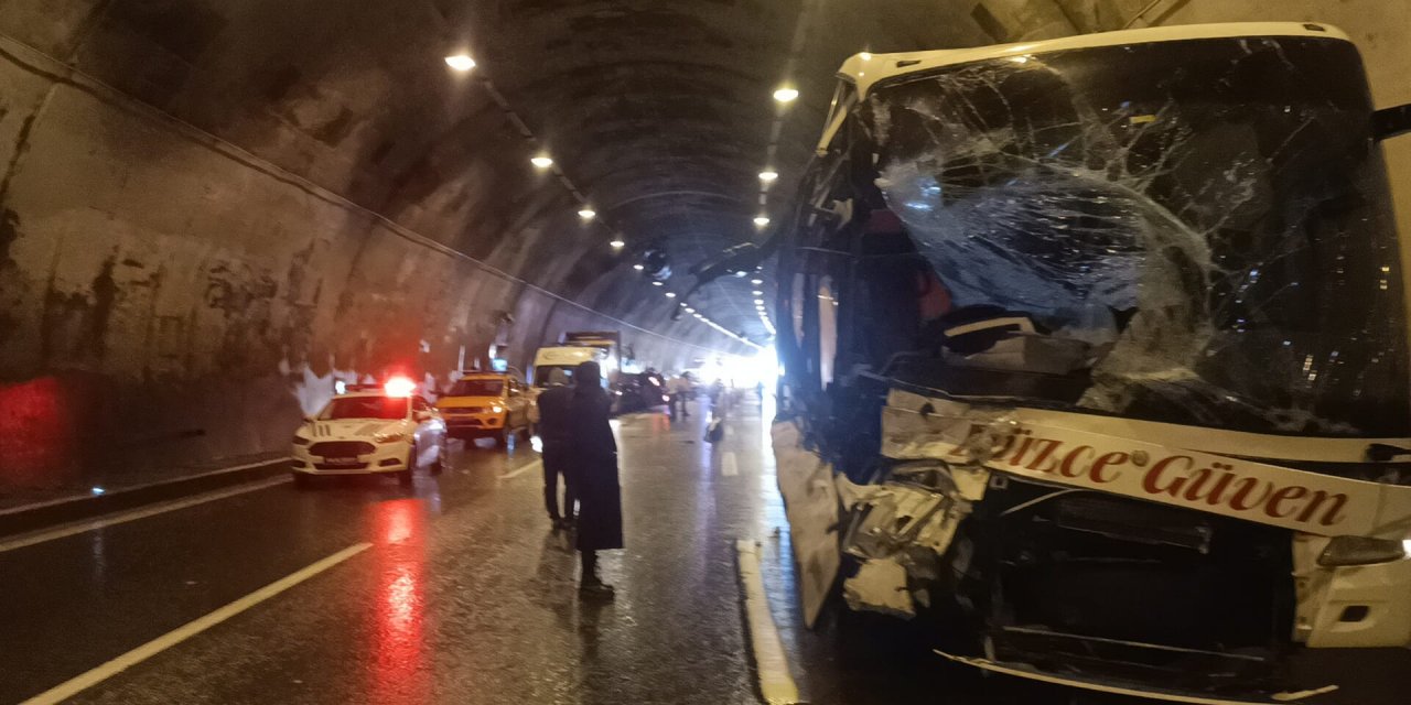 Bolu Dağı Tüneli'nde TIR ve otobüsün de karıştığı zincirleme kaza: 1 ölü, 6 yaralı