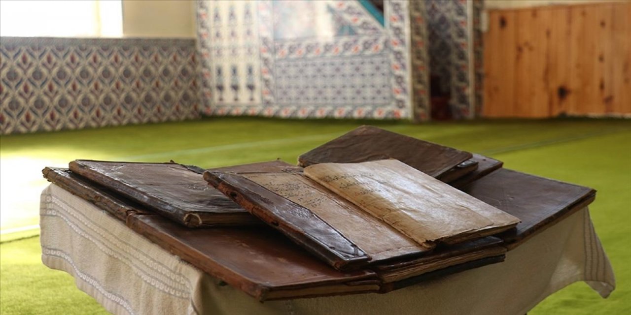 Köy camisindeki tarihi el yazması Kur'an cüzleri korumaya alındı