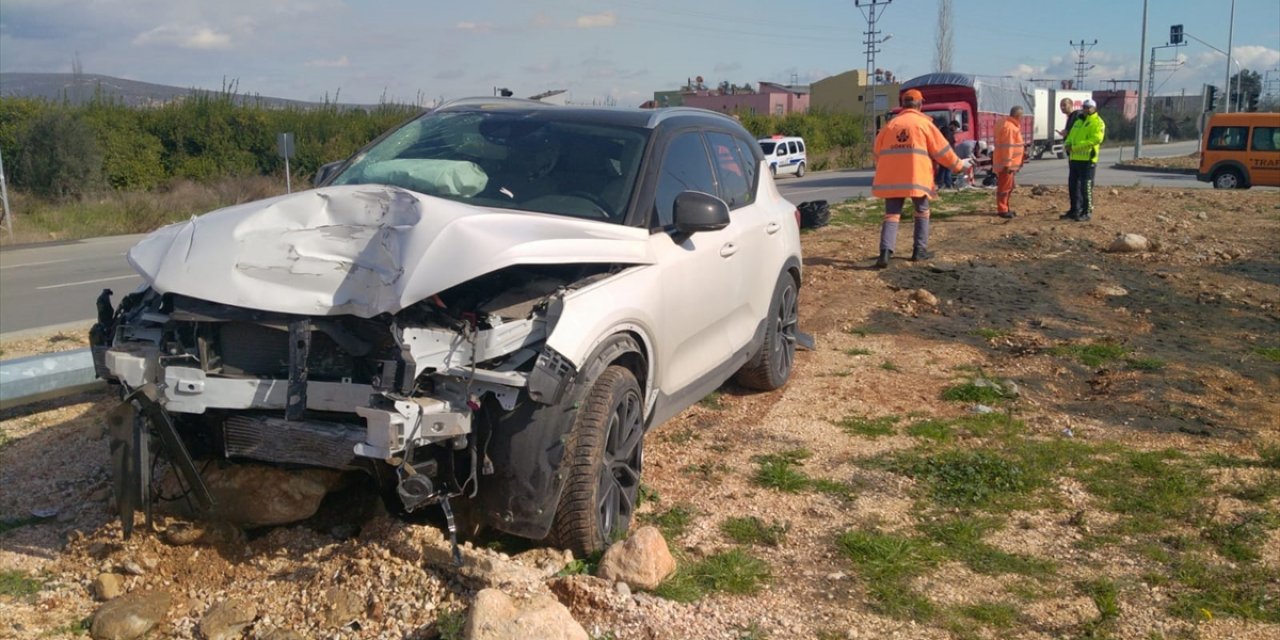 Otomobilin çarptığı motosiklet sürücüsü öldü