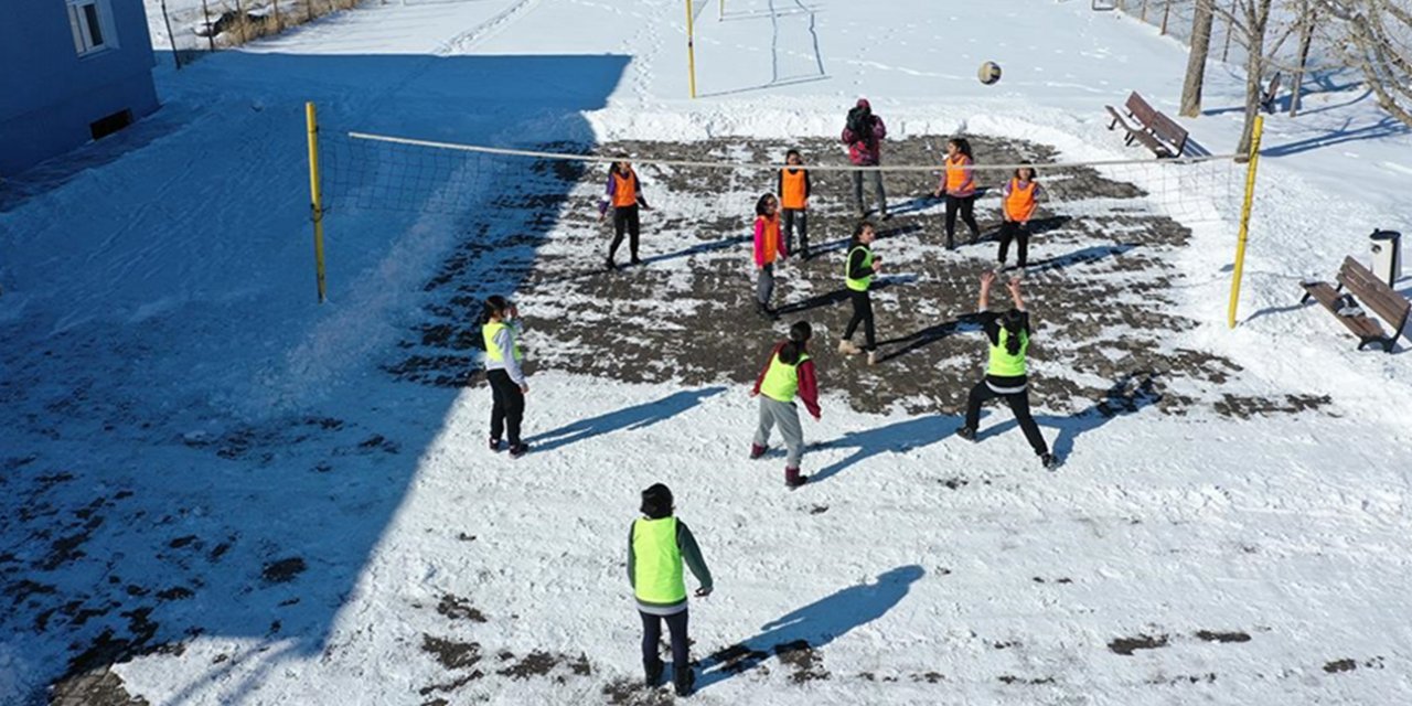 Köyün voleybolcu kızları Türkiye şampiyonluğu için çalışıyor