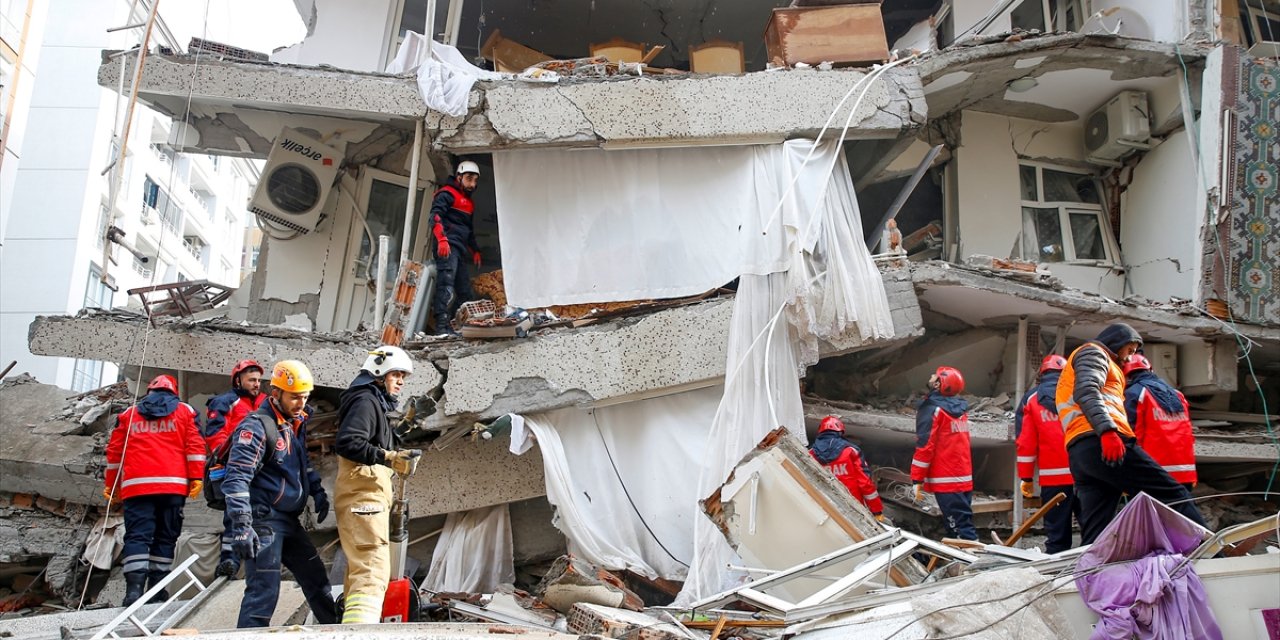 Türkiye'yi sarsan deprem