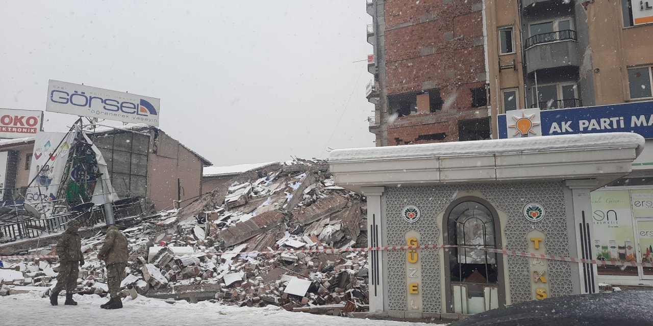Konyalı TIR şoförü Malatya’daki otel enkazında can verdi