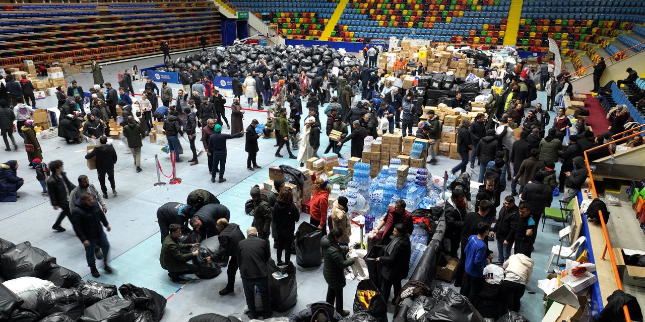 Selçuklu’da 7’den 70’e vatandaşlar depremin yaralarını sarmak için birlik oldu