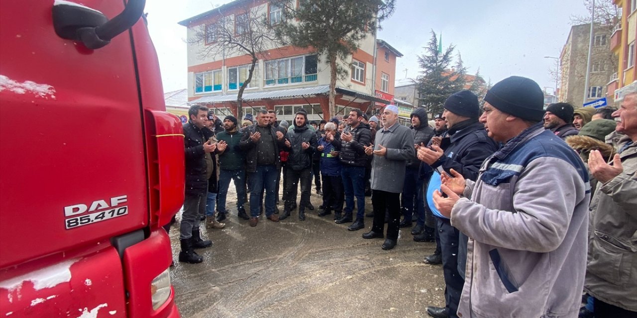 Konya'nın 3 ilçesinden deprem bölgelerine yardımlar dualarla yola çıktı