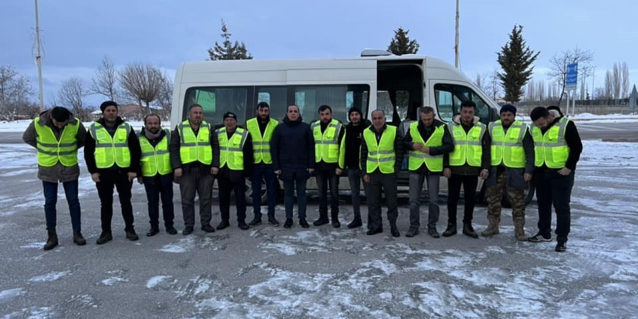 Konya Beyşehir’den gönüllü iş makinesi operatörleri deprem bölgesine gitti