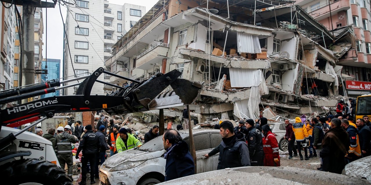 Diyarbakır'da yıkılan binalarla ilgili soruşturma başlatıldı