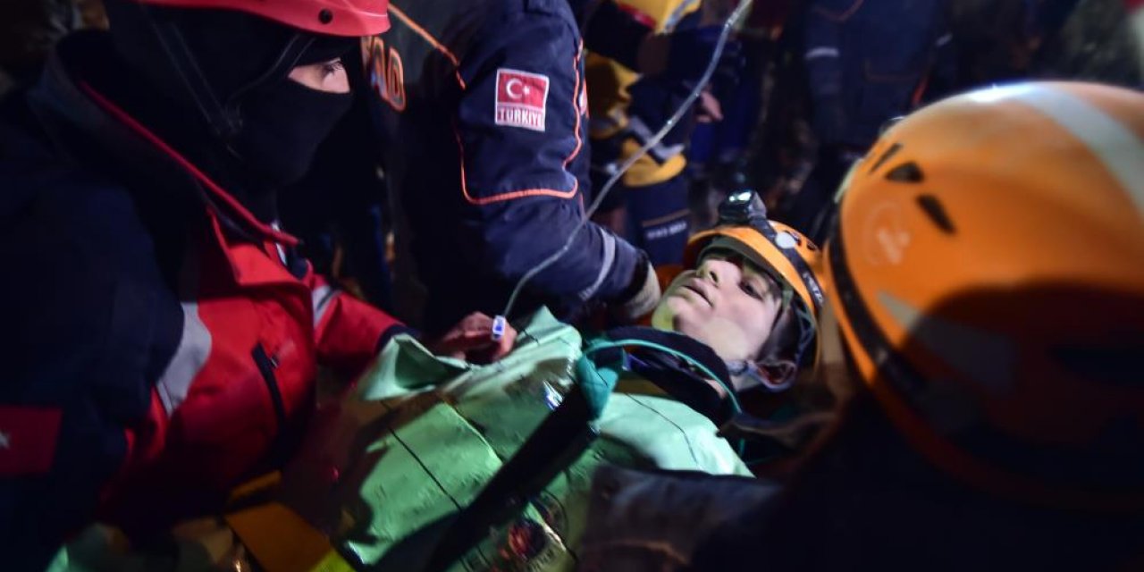 119 saat sonra enkazdan çıkartılan gencin ilk sorusu: “Bugün günlerden ne?”