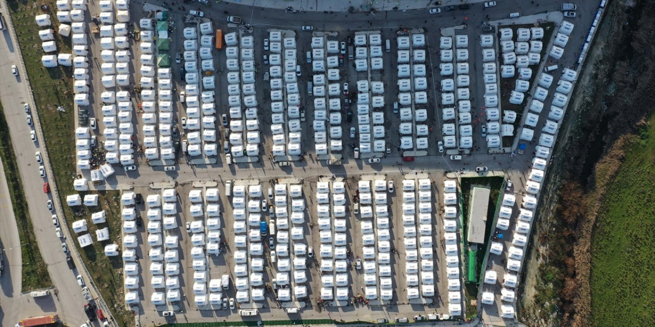 Bakan Kurum: Gaziantep’te çadır ve konteyner kentler kurulmaya başlandı