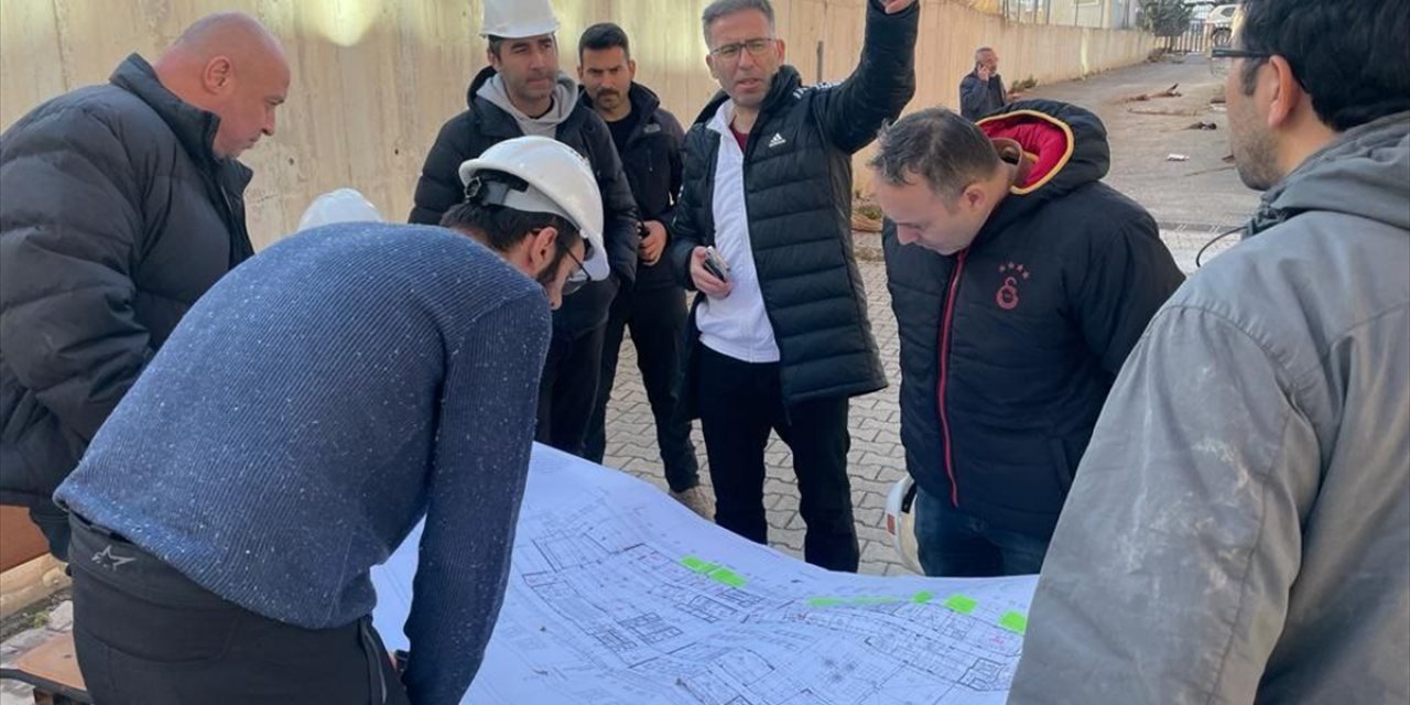 Konya'dan görevlendirilen 13 kişi, deprem bölgelerindeki hasarlı binaları inceleyecek