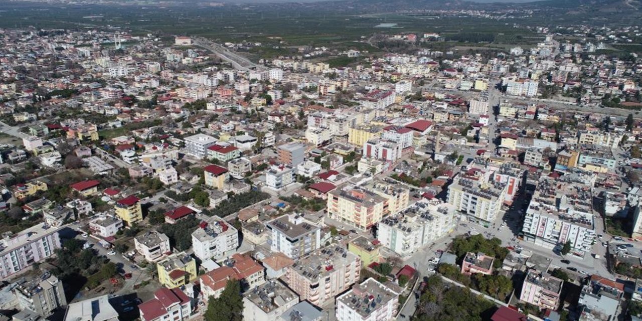 Depremin ortasındaki bu ilçede tek bina yıkılmadı! Erzin Belediye Başkanı Avukat Ökkeş Elmasoğlu