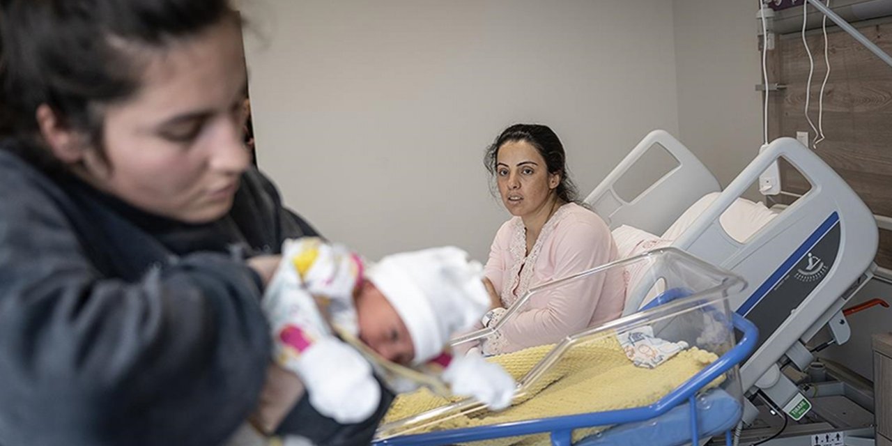 Depreme hamile yakalanan Zeynep, üç günlük bebeğiyle yarınlara tutunuyor