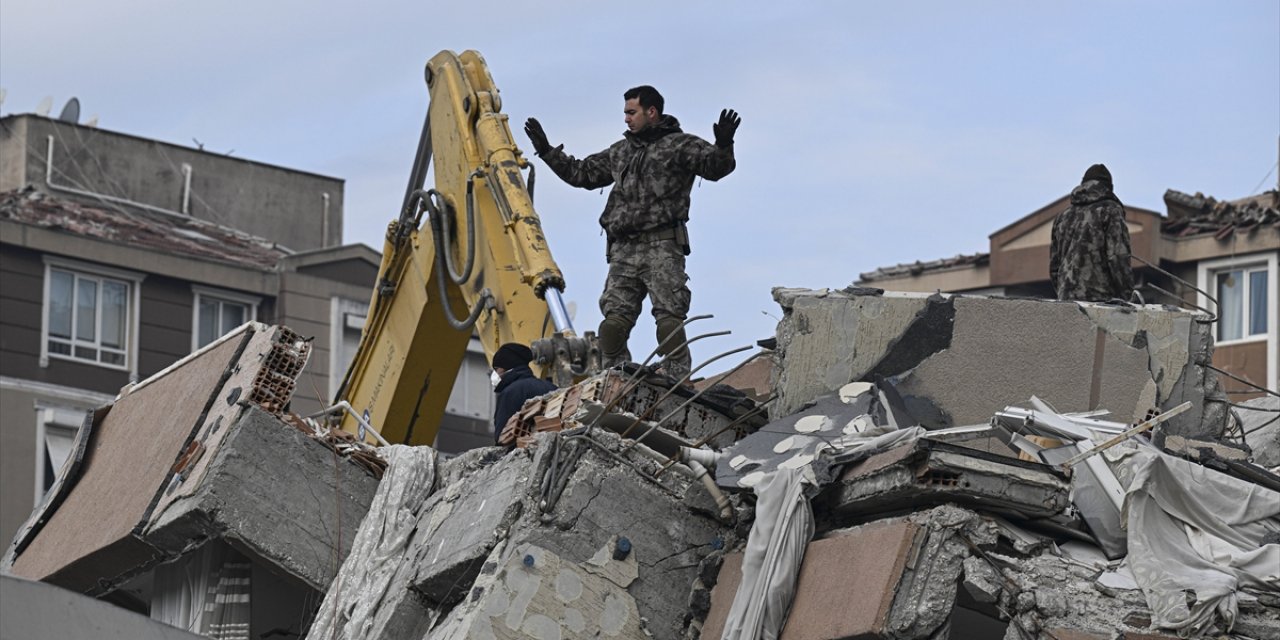 Depremde yıkılan binalarla ilgili 131 şüpheli var