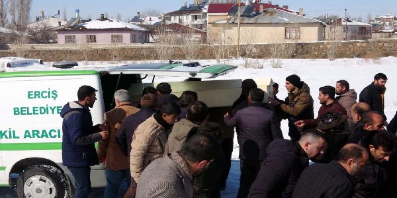 72 saat sonra cansız bedeni çıkartılan Özkan, Van'da toprağa verildi