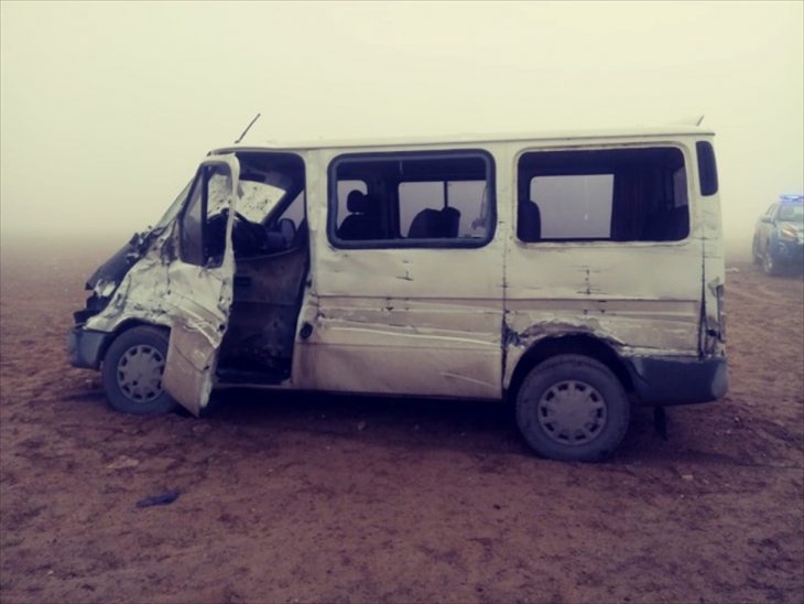 Konya'da öğretmenleri taşıyan minibüs kaza yaptı: 13 yaralı
